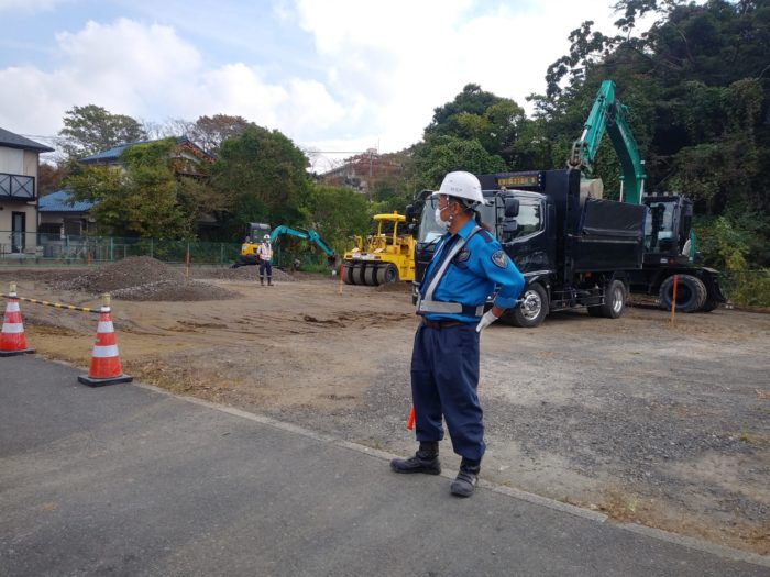 2021年11月　横浜市磯子区　駐車場内舗装補修工事に伴う交通誘導警備業務