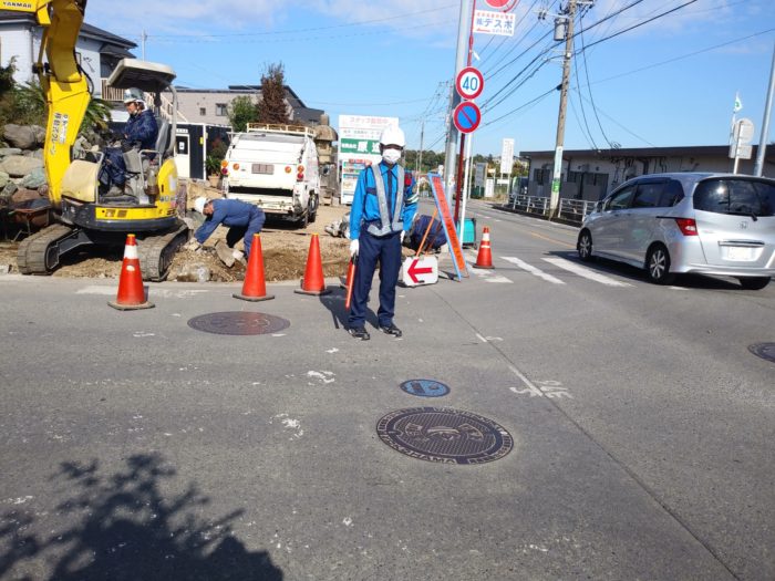 2021年11月　横浜市神奈川区　道路改修工事に伴う交通誘導警備業務