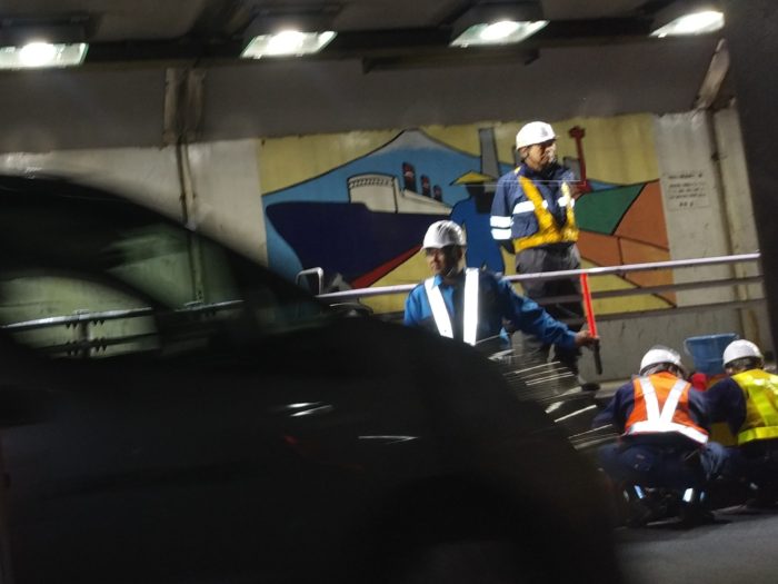 2020年12月　横浜市神奈川区　トンネル内工事に伴う交通誘導警備業務