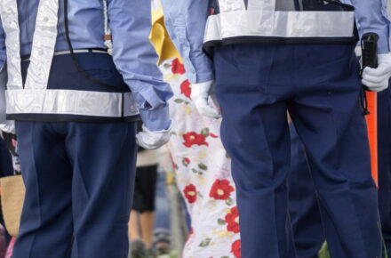 警備員・足