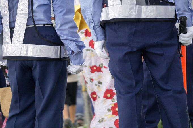 警備員・足